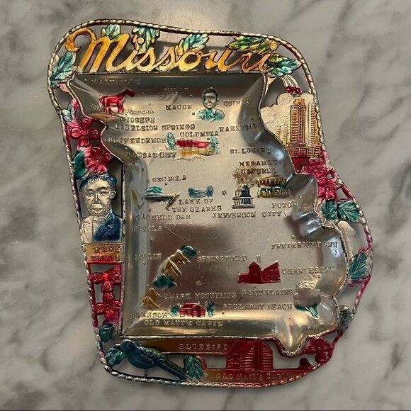 Pair of Vintage Missouri Souvenir Tin Ashtrays - Picture 4 of 5